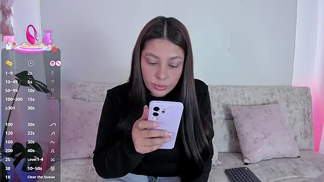 Snapshot of missweetpeach chatting on June 14, 10:00 pm missweetpeach online show from June 14, 10:00 pm