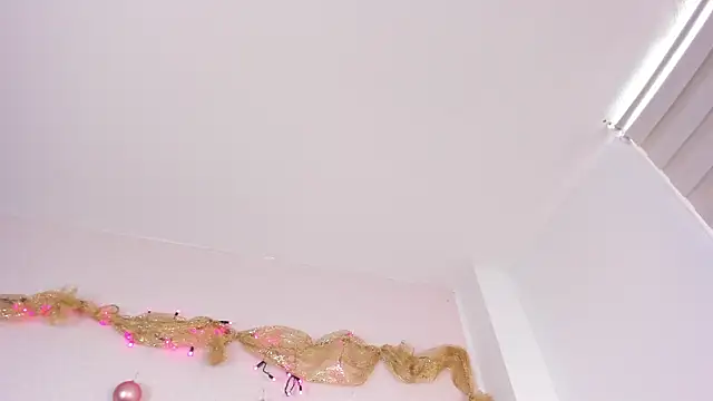 missweetpeach online show from December 14, 7:30 pm