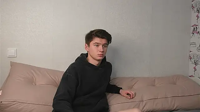 Snapshot of SherlockMax chatting on October 19, 8:44 pm SherlockMax online show from October 19, 8:44 pm