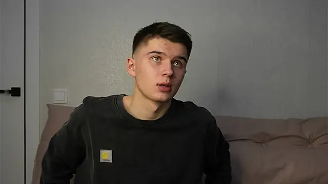 Snapshot of SherlockMax chatting on November 6, 7:07 pm SherlockMax online show from November 6, 7:07 pm