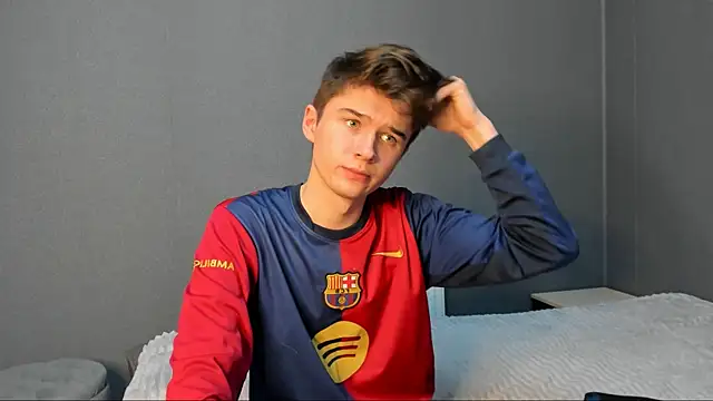 Snapshot of SherlockMax chatting on October 17, 8:32 pm SherlockMax online show from October 17, 8:32 pm