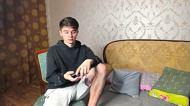 Snapshot of SherlockMax chatting on October 1, 8:02 pm SherlockMax online show from October 1, 8:02 pm