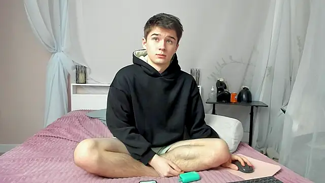 Snapshot of SherlockMax chatting on January 11, 10:33 am SherlockMax online show from January 11, 10:33 am