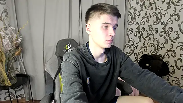 Snapshot of SherlockMax chatting on November 8, 7:28 pm SherlockMax online show from November 8, 7:28 pm