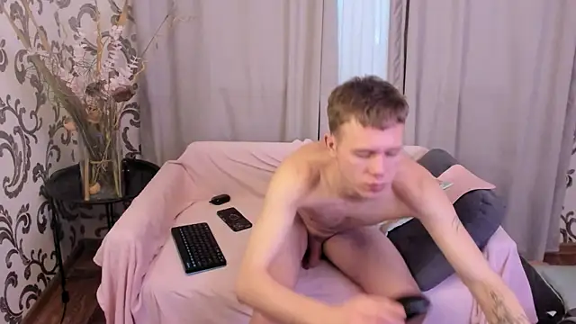 Snapshot of SherlockMax chatting on December 14, 6:19 am SherlockMax online show from December 14, 6:19 am