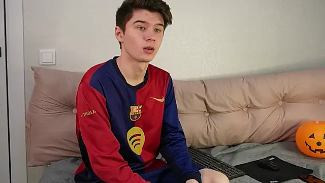 Snapshot of SherlockMax chatting on October 29, 8:41 pm SherlockMax online show from October 29, 8:41 pm