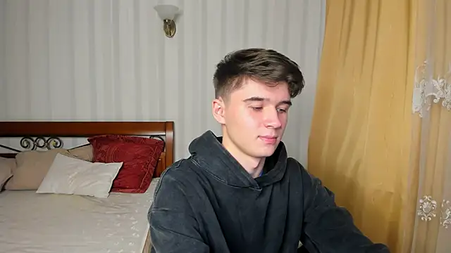 Snapshot of SherlockMax chatting on September 12, 6:29 pm SherlockMax online show from September 12, 6:29 pm