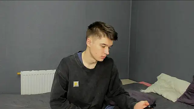 Snapshot of SherlockMax chatting on November 16, 9:30 pm SherlockMax online show from November 16, 9:30 pm