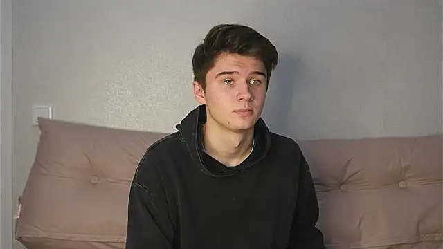 Snapshot of SherlockMax chatting on October 24, 7:35 pm SherlockMax online show from October 24, 7:35 pm