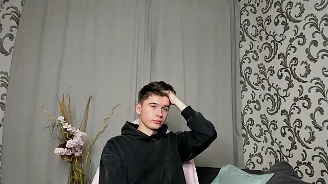 Snapshot of SherlockMax chatting on September 16, 4:08 pm SherlockMax online show from September 16, 4:08 pm