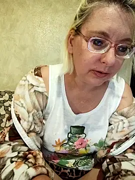 Snapshot of VikaKing chatting on May 13, 12:12 pm VikaKing online show from May 13, 12:12 pm