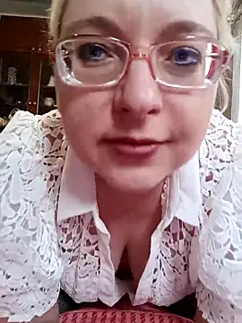 Snapshot of VikaKing chatting on April 23, 12:29 pm VikaKing online show from April 23, 12:29 pm