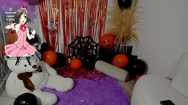 miaravel  online show from October 30, 7:00 pm