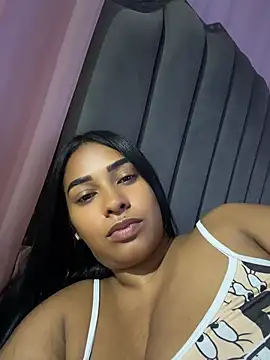 ericajohnson  online show from April 18, 10:43 pm