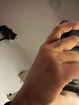 Snapshot of ericajohnson_ chatting on January 8, 4:13 pm ericajohnson online show from January 8, 4:13 pm