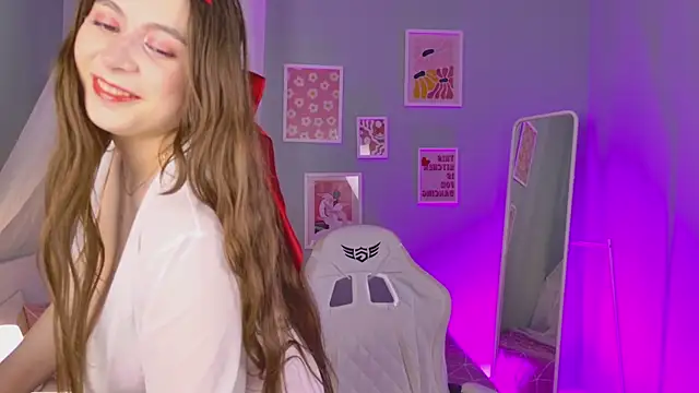 Queen Michelle  online show from March 6, 10:16 pm