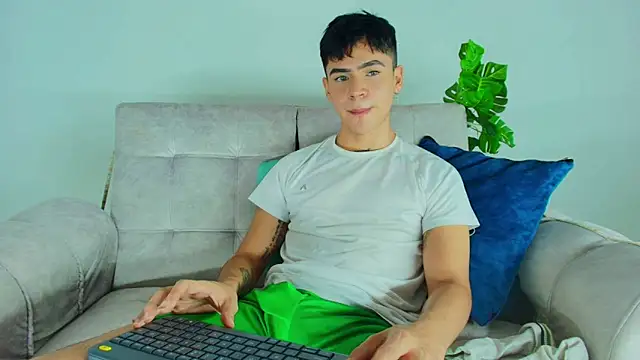 CamiiGuzmanX online show from October 13, 8:21 pm