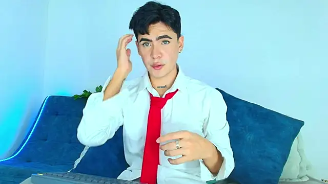 CamiiGuzmanX online show from November 7, 8:35 pm