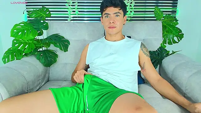 CamiiGuzmanX online show from April 14, 8:47 pm