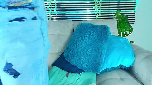 CamiiGuzmanX online show from April 22, 7:42 pm