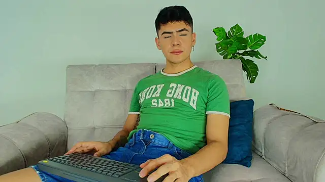 CamiiGuzmanX online show from October 9, 8:09 pm