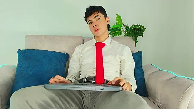 CamiiGuzmanX online show from October 1, 8:02 pm