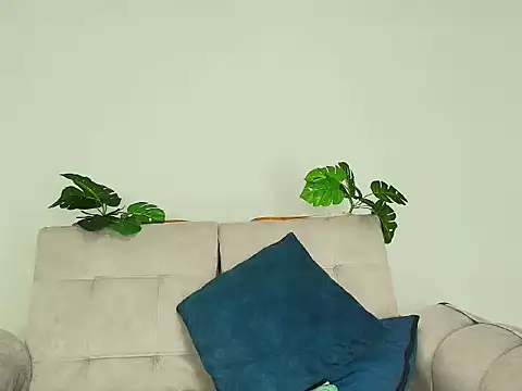 CamiiGuzmanX online show from September 14, 4:40 pm