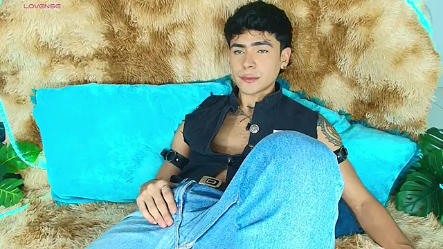 CamiiGuzmanX online show from May 14, 8:28 pm
