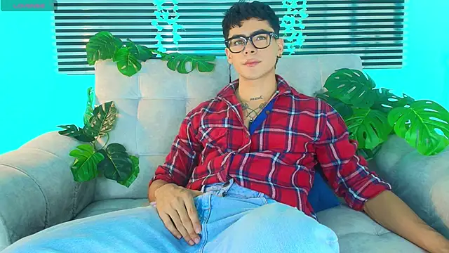 CamiiGuzmanX online show from May 29, 8:37 pm