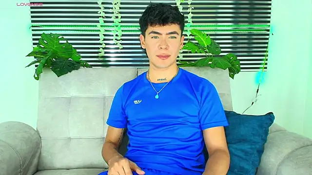 CamiiGuzmanX online show from January 8, 8:15 pm