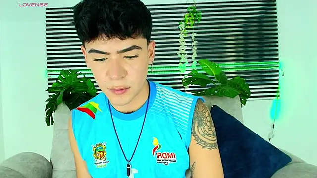 CamiiGuzmanX online show from January 18, 8:45 pm