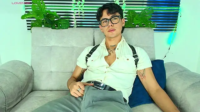 CamiiGuzmanX online show from February 4, 7:42 pm