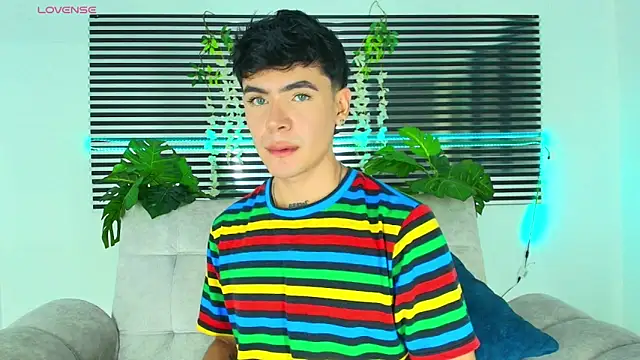 CamiiGuzmanX online show from January 15, 8:45 pm