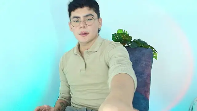 CamiiGuzmanX online show from October 23, 8:29 pm