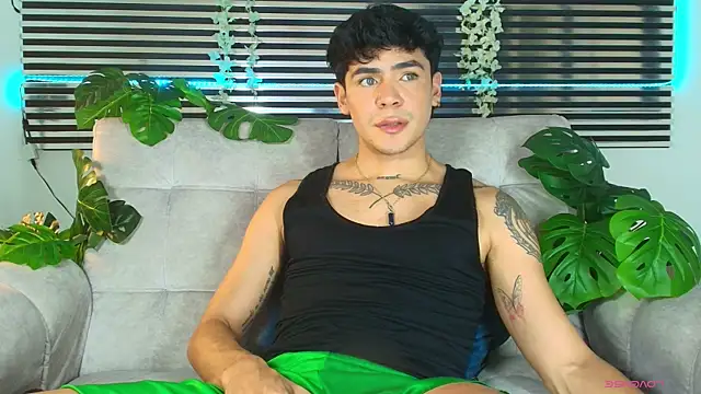 CamiiGuzmanX online show from May 17, 10:54 pm
