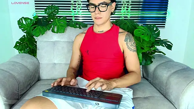 CamiiGuzmanX online show from March 6, 8:59 pm