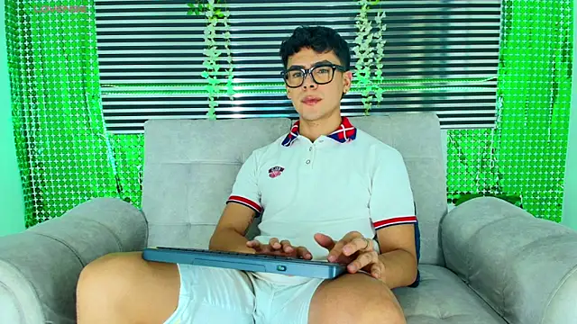 CamiiGuzmanX online show from March 25, 8:52 pm