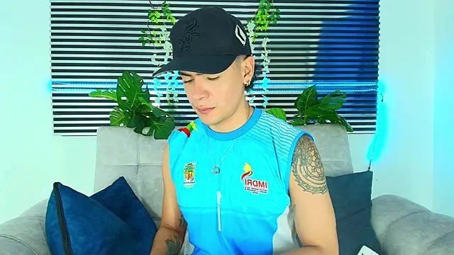 CamiiGuzmanX online show from February 10, 7:57 pm