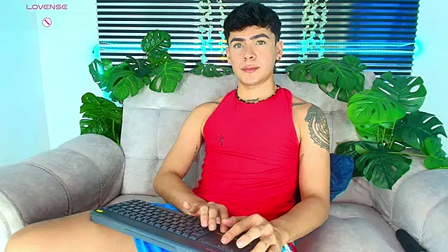 CamiiGuzmanX online show from March 14, 8:37 pm