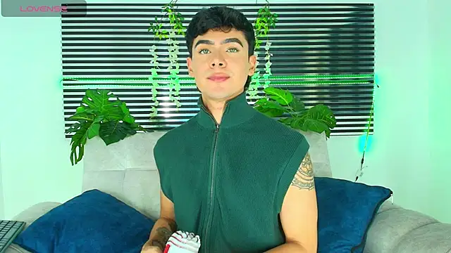 CamiiGuzmanX online show from January 10, 7:53 pm