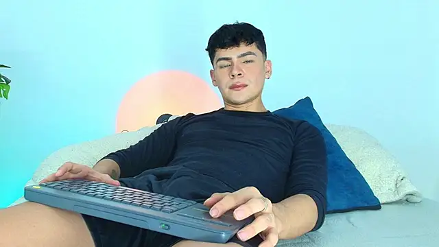 CamiiGuzmanX online show from October 25, 9:26 pm