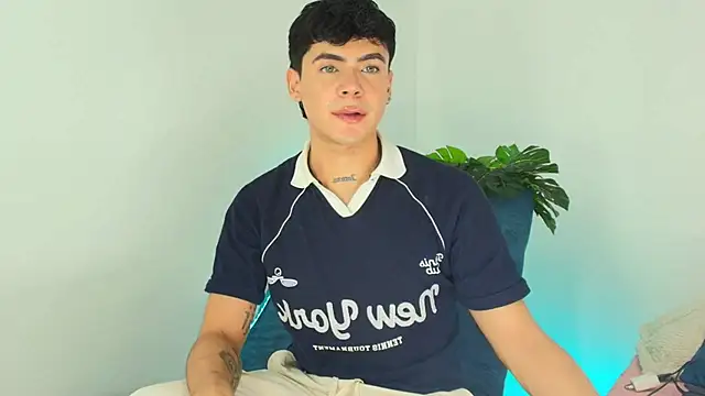 CamiiGuzmanX online show from December 2, 8:32 pm