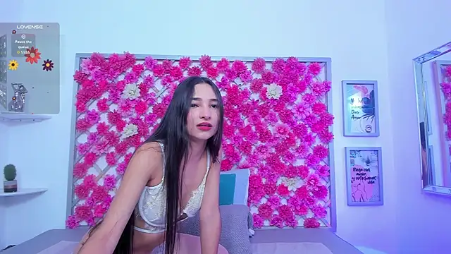 hannah miller 1 online show from December 3, 11:53 am