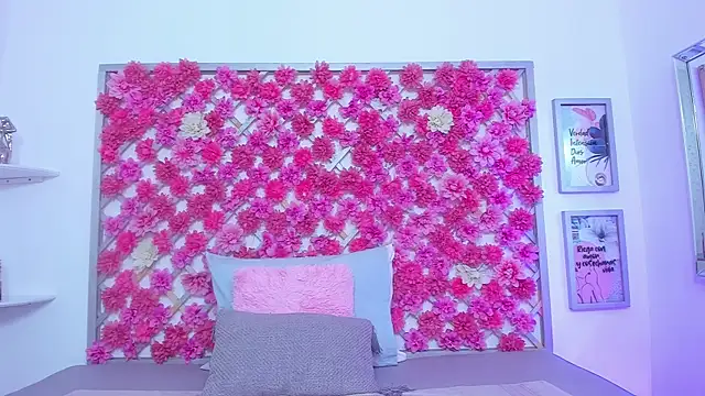 Snapshot of hannah_miller_1 chatting on January 10, 1:28 pm hannah miller 1 online show from January 10, 1:28 pm