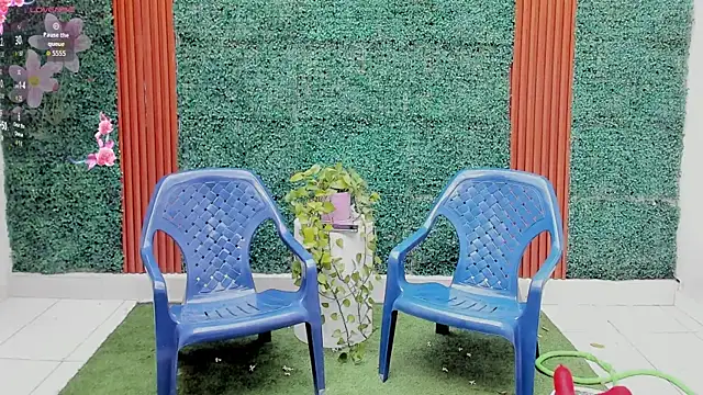 Snapshot of larakrouf chatting on September 13, 8:42 pm larakrouf online show from September 13, 8:42 pm