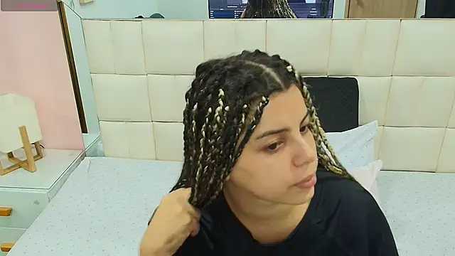 gisell gomez online show from December 2, 12:40 pm