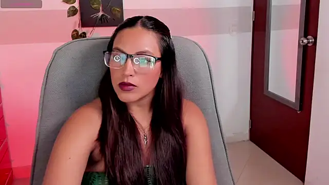 Cameroon-Diaz online show from April 14, 1:49 pm