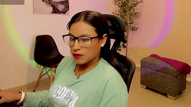 Cameroon-Diaz online show from October 11, 1:56 pm