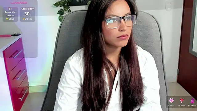 Cameroon-Diaz online show from April 9, 1:50 pm