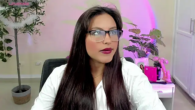 Cameroon-Diaz online show from March 13, 1:49 pm